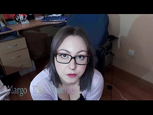 ❤️ Ragazza sexy con gli occhiali succhia il dildo profondamente sulla macchina fotografica Video di sesso al it.np64.ru